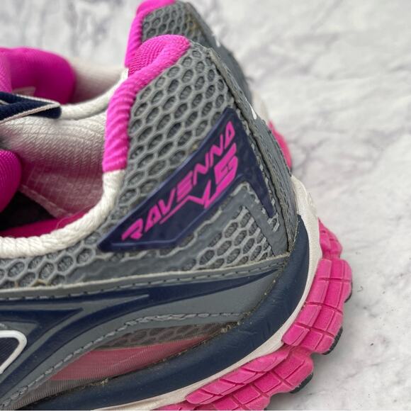 Brooks Ravenna 5 Running Shoes. Size 7.5. In good used condition! - Picture 3 of 9